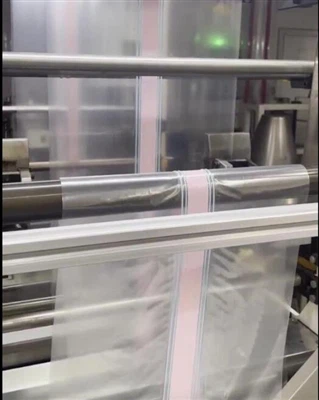 Kan plastfilmen blåse maskinen blåse ut farget plastfilm direkte?
